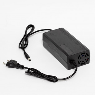 Зарядное устройство Li-ion 48V 3A, штекер 5.5/2.5, выходное напряжение 54.6V